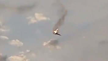 VIDEO: Na juhozápade Ruska sa zrútil bombardér. Ukrajina tvrdí, že ho zostrelila