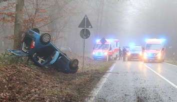 FOTO: Auto s nevestou skončilo na streche, ponáhľala sa, pretože zabudla obrúčky