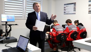 Ako z filmu Dědictví. Do školy na Liptove prišla anglicky hovoriaca žena, aby naplnila poslednú vôľu brata