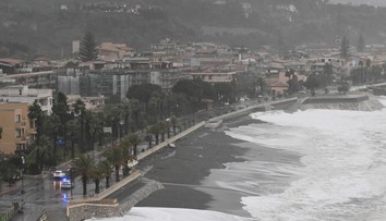 Vyhľadávaný európsky ostrov zasiahla extrémna búrka. Obrovské vlny zničili pobrežie aj infraštruktúru