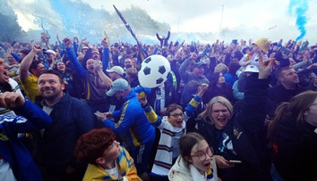 Najprestížnejšiu ligu sveta si vystrieľali so štýlom, Leeds zdemoloval Stoke City. Vracia sa aj Burnley