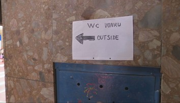 Hlavná stanica v Bratislave dostane nové toalety. Na opravu samotnej budovy si však po rokoch sľubov ešte počkáme