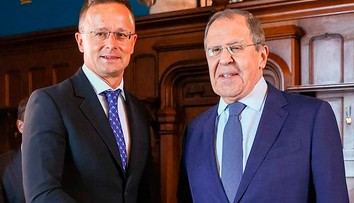 Maďarsko malo pomáhať Rusku v snahe vyradiť oligarchov zo sankčných zoznamov. V uniknutej nahrávke sa spomína aj Slovensko