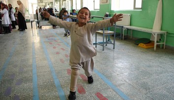 Príbeh tohto chlapca dojal svet: Prišiel o nohu ako bábätko, dnes tancuje s novou protézou