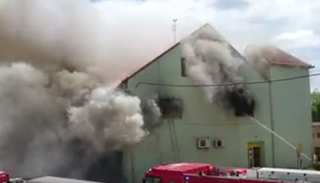 Obrovské mračná dymu. V Šaštíne horela obľúbená budova