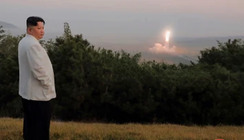 Severná Kórea tvrdí, že otestovala balistickú raketu na pevné palivo