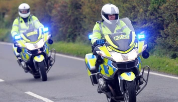 Polícia zamenila identity tínedžerov. Jedna rodina oplakávala živého, druhá sedela pri cudzom chlapcovi