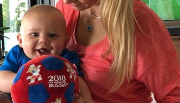 Najrozkošnejší celebritný fanúšik futbalu. Ani on nechýba na majstrovstvách