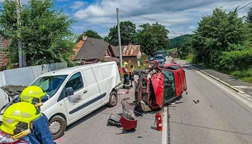Vážna nehoda na východe Slovenska. Zranili sa štyria ľudia