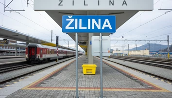 Požiar ochromil železničný uzol v Žiline. Dopravný chaos bude pokračovať