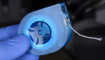 Zubná niť, ktorá bojuje proti vážnemu ochoreniu. Českí vedci prišli s revolučnou novinkou