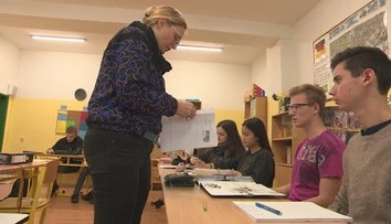 Zvyšujú platy učiteľom a úradníkom. No obávajú sa, či to pocítia aj v peňaženkách