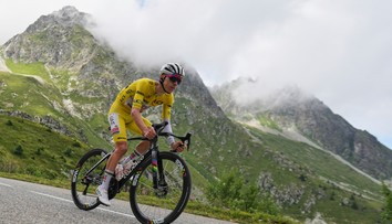 Ďalšie komplikácie na Tour de France. Dôležitú piatkovú etapu museli organizátori skrátiť