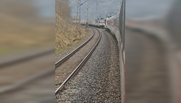 FOTO: Hrozila ďalšia zrážka. Oprotiidúce vlaky zastavili len pár metrov od seba