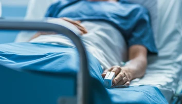 Incident v pražskej nemocnici: Mladíci údajne sexuálne napadli 14-ročnú pacientku