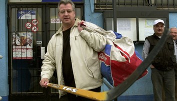 Hokejová legenda Vinco Lukáč nesúhlasí s vyvesením dresu. Má dva dôvody