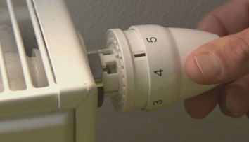 Kto dostane zľavu na energie a kto má smolu? Mnohé rodiny prídu o pomoc pre trvalý pobyt