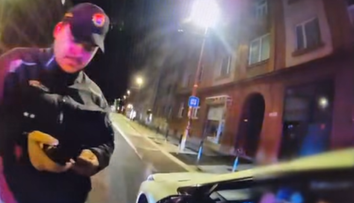 VIDEO: Opitý taxikár v Bratislave ignoroval červenú. Skončil v putách