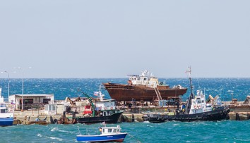 V Rusku sa prevrátila výletná loď pre 12 ľudí. Na palube ich bolo 55