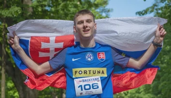 V horúčavách behá celé hodiny, na trať vyráža aj bez spánku. Marijan má veľký cieľ