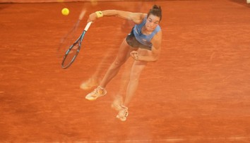 Roland Garros: Francúzska tenistka pokračuje v spanilej jazde. V semifinále vyzve veľkú hviezdu