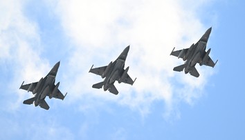 Stíhačky F-16 na Slovensku pristáli na poslednú chvíľu. Kaliňák už zvažuje kúpu ďalších