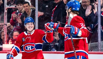 VIDEO: Piaty bod v rade, Slafkovský šikovným tečom riadil triumf Canadiens. Nemec s Devils nestačil na Boston