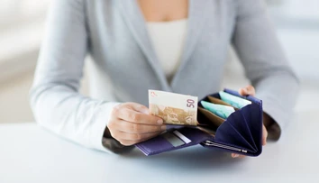 Výplaty rastú pomalšie, ceny však nie. Analytik vysvetlil, čo to znamená pre Slovákov