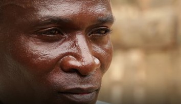 Zaúča 12-ročné dievčatá do sexuálneho života. Otrasný rituál v Afrike