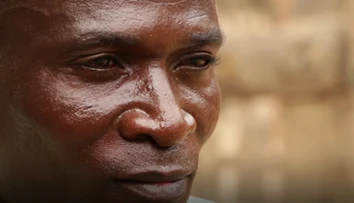 Zaúča 12-ročné dievčatá do sexuálneho života. Otrasný rituál v Afrike