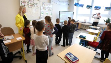 Budú deti vedieť čítať až v treťom ročníku? Rodičia majú obavy z reformy