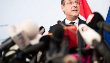 Rakúsky prezident chce predčasné parlamentné voľby v septembri