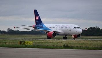 Vládny špeciál uviazol v Kazachstane. Ľudia sa musia vrátiť do Bratislavy po vlastnej osi