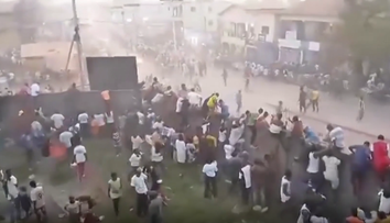 VIDEO: Obete po terore na futbalovom zápase v Guinei pribúdajú. Je ich už vyše sto