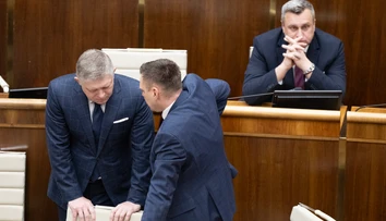 Pri úrade vlády sa to hemžilo limuzínami. Rozuzlenie koaličných sporov ide do finále