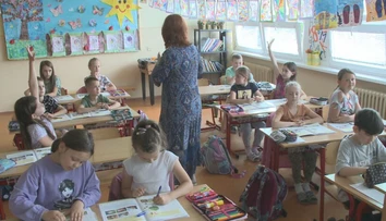 Vláda odklepla vyššie platy pre učiteľov. Mzdy budú rásť postupne, najbližšie v septembri