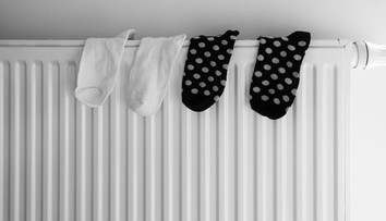 Sušíte bielizeň na radiátore? Odborníci varujú pred rizikami pre zdravie aj byt