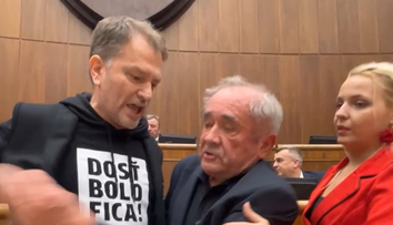 VIDEO: Vyhrotená scéna v parlamente. Matovič a Muňko do seba strkali aj nadávali