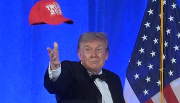 Trump sa opäť zúčastnil večere, kde sa naposledy strieľalo. Šou musí pokračovať, odkázal