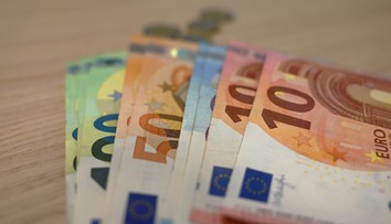 Od januára čaká mnohých Slovákov príjemná zmena. V peňaženke im zostane viac