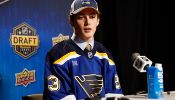 Dalibor Dvorský novú sezónu v NHL neodštartuje. Blues poslali spolu s ním na farmu trinásť hráčov