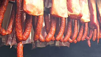 Mnohí Slováci milujú klobásky a údené. Mäsiari oznámili, aké budú ceny do Veľkej noci