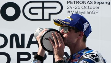 Zraneného brata zastúpil dokonale, Alex Marquez ovládol VC Malajzije. Hviezdny Talian mal opäť smolu