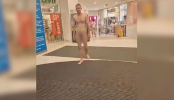 Bosý a nahý sa za bieleho dňa prechádzal po Žiline. Pred policajtmi utekal a zápasil s nimi