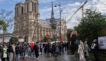 Francúzi čelili dileme, ako prejaviť rešpekt k tradícii. Držali sa pravidla, že pri Notre-Dame musí byť všetko francúzske