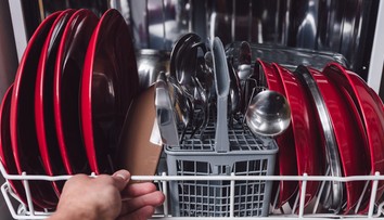 Možno vám ani nenapadlo, že aj tieto veci by ste mali občas hodiť do umývačky