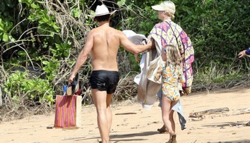 Konečne svadba? Speváčku nafotili na dovolenke so zlatou obrúčkou