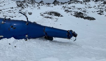 Na Aljaške vyzdvihli vrak vrtuľníka, v ktorom havaroval Petr Kellner