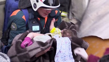 VIDEO: Z trosiek po výbuchu plynu na Urale vytiahli živé bábätko