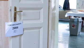 Česi majú odvolené. Volebné miestnosti sa zatvorili